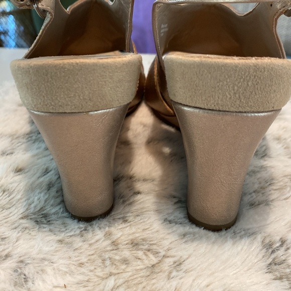 Aerosoles Gold Platinum Wedges Shoe - Picture 4 of 8